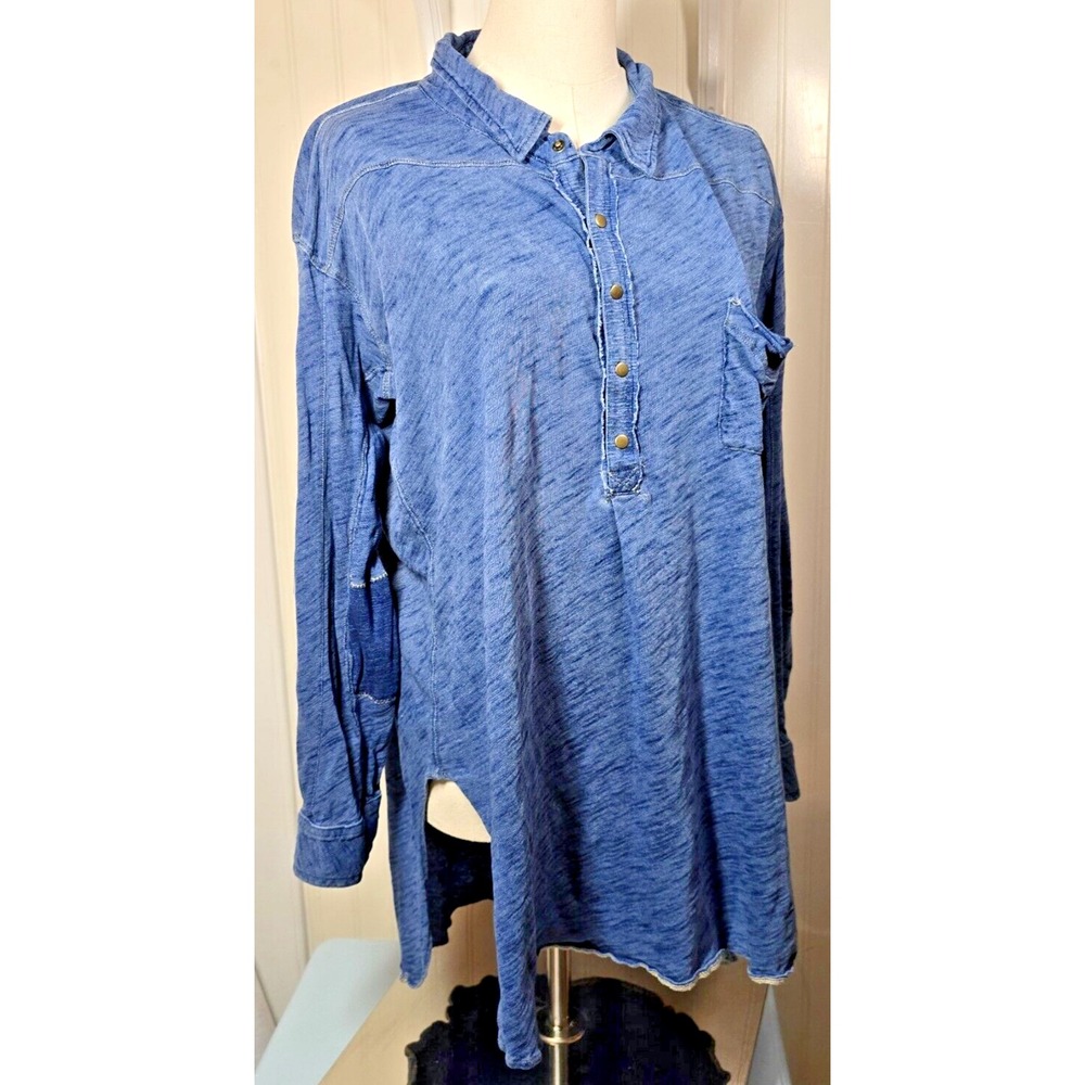 We The Free People Women Henley Chambray Tunic Distress Oversize XS Grunge Snaps